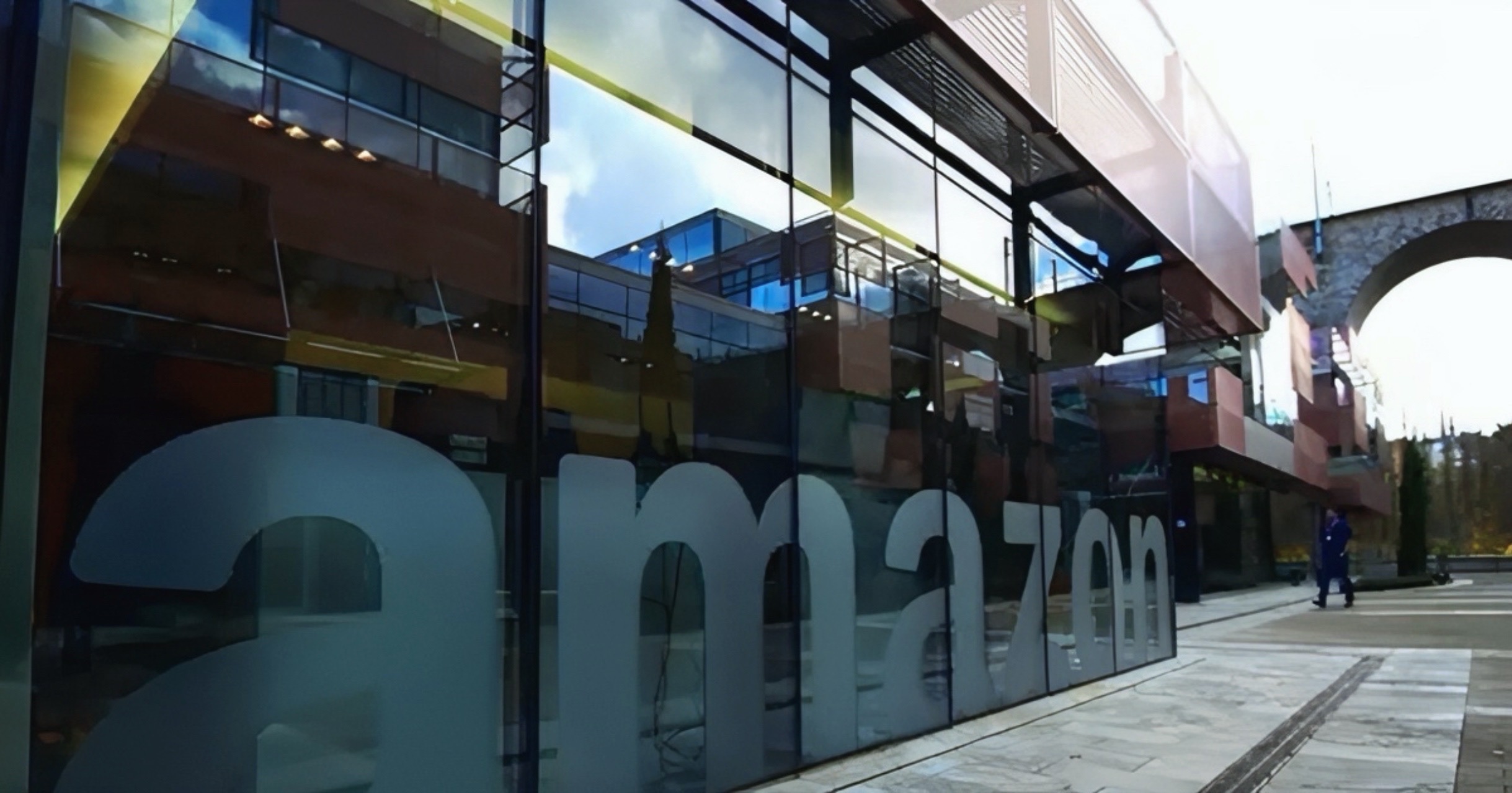 Penjelasan Amazon soal PHK 100 Karyawan