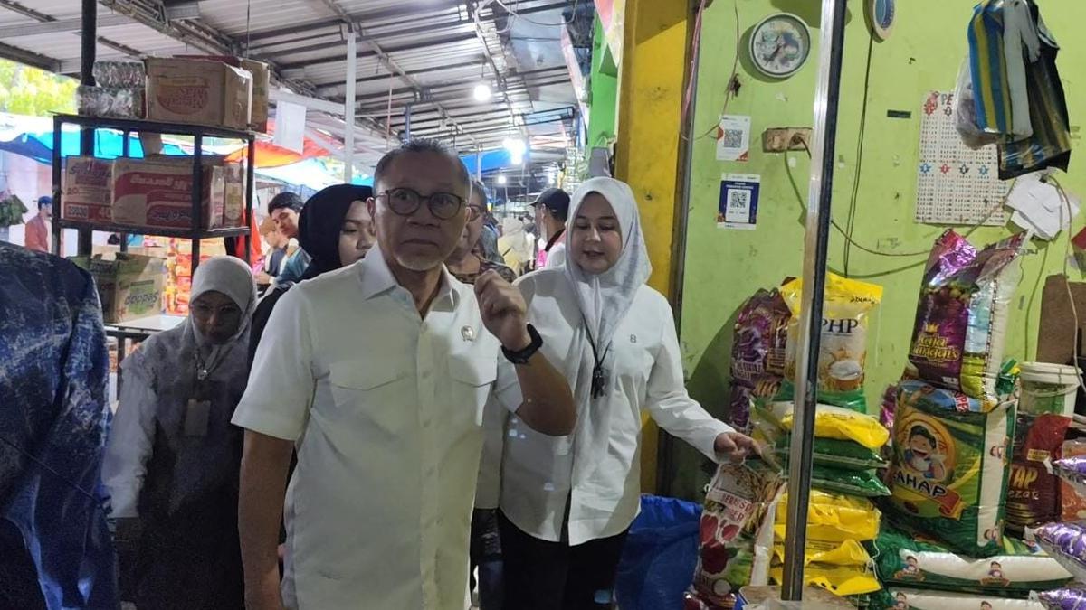 Zulhas Tinjau Pasar, Stok Aman