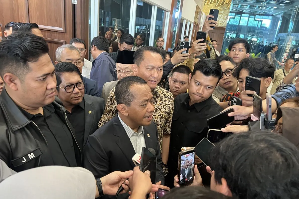Antrean Panjang SPBU di Makassar, Ini Penjelasan Menteri ESDM